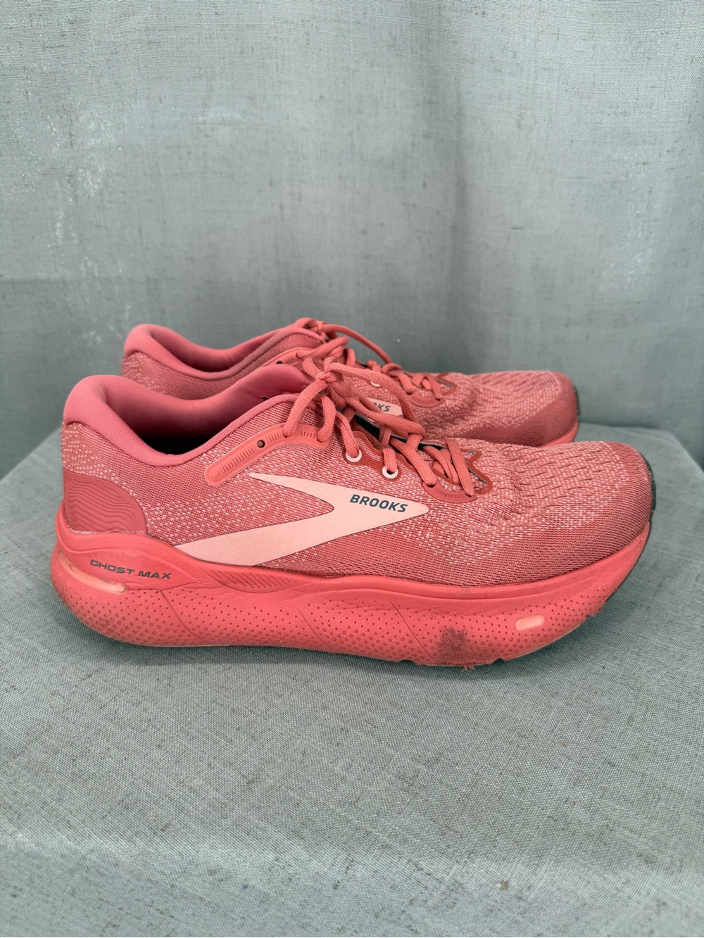 Brooks Women's Ghost Max running shoes in the "Faded Rose/Rosette Sz 10B - Picture 3 of 10